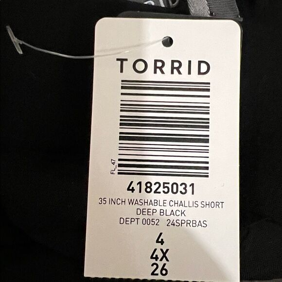 Torrid Women’s Size 4 Black 3.5” Inseam Washable Pleated Challis Shorts NWT - Picture 4 of 5